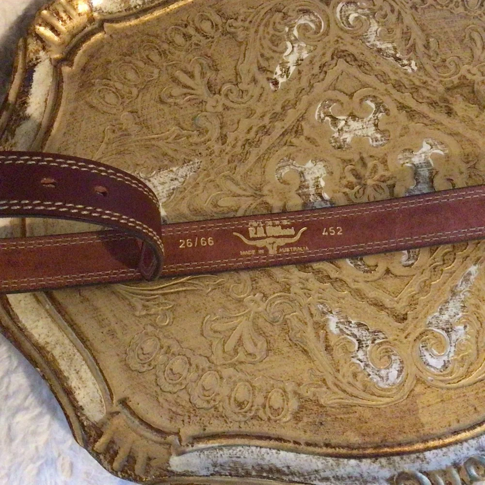 R. M. Williams The Original Bushman’s Outfitters Leather Belt & Signature Buckle